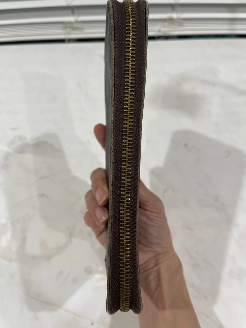 Louis Vuitton zippy organizer